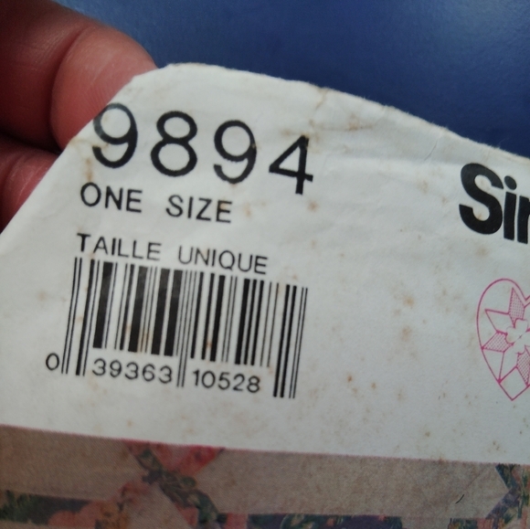 Simplicity Sewing Pattern 9894 Stuffed Teddy Bears - Picture 2 of 4